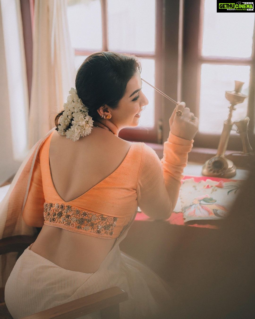 Nikki Galrani - 267.9K Likes - #Onam is here 🌸
Outfit by @t.and.msignature
Jewellery by @m.o.dsignature
Styling by @joe_elize_joy
MUA by @jaan_moni_das
Shot by @_harikumar._
Concept & Creative Direction by @t.and.msignature
Location : @oldlighthousebristow