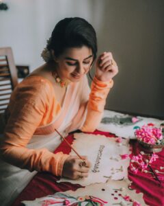 Nikki Galrani Instagram - Ellavarkkum Hridayam Niranja Onashamsakal 💖🌸
#HappyOnam

Outfit by @t.and.msignature
Jewellery by @m.o.dsignature
Styling by @joe_elize_joy
MUA by @jaan_moni_das
Shot by @_harikumar._
Concept & Creative Direction by  @t.and.msignature
Location : @oldlighthousebristow