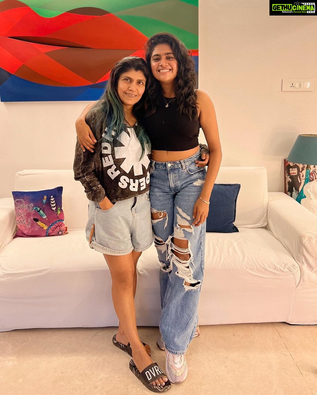 Nimisha Sajayan - 35.7K Likes - A long awaited reunion.❤️✨ @sejtherage