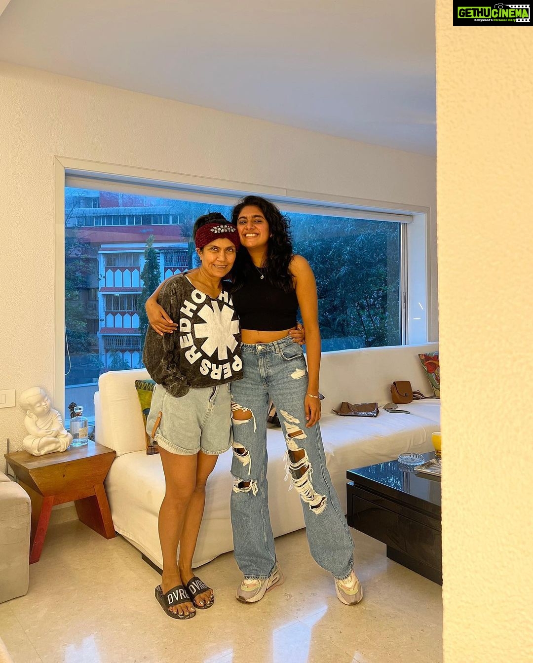 Nimisha Sajayan - 35.7K Likes - A long awaited reunion.❤️✨ @sejtherage