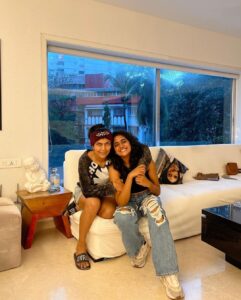Nimisha Sajayan Instagram - A long awaited reunion.❤️✨ @sejtherage