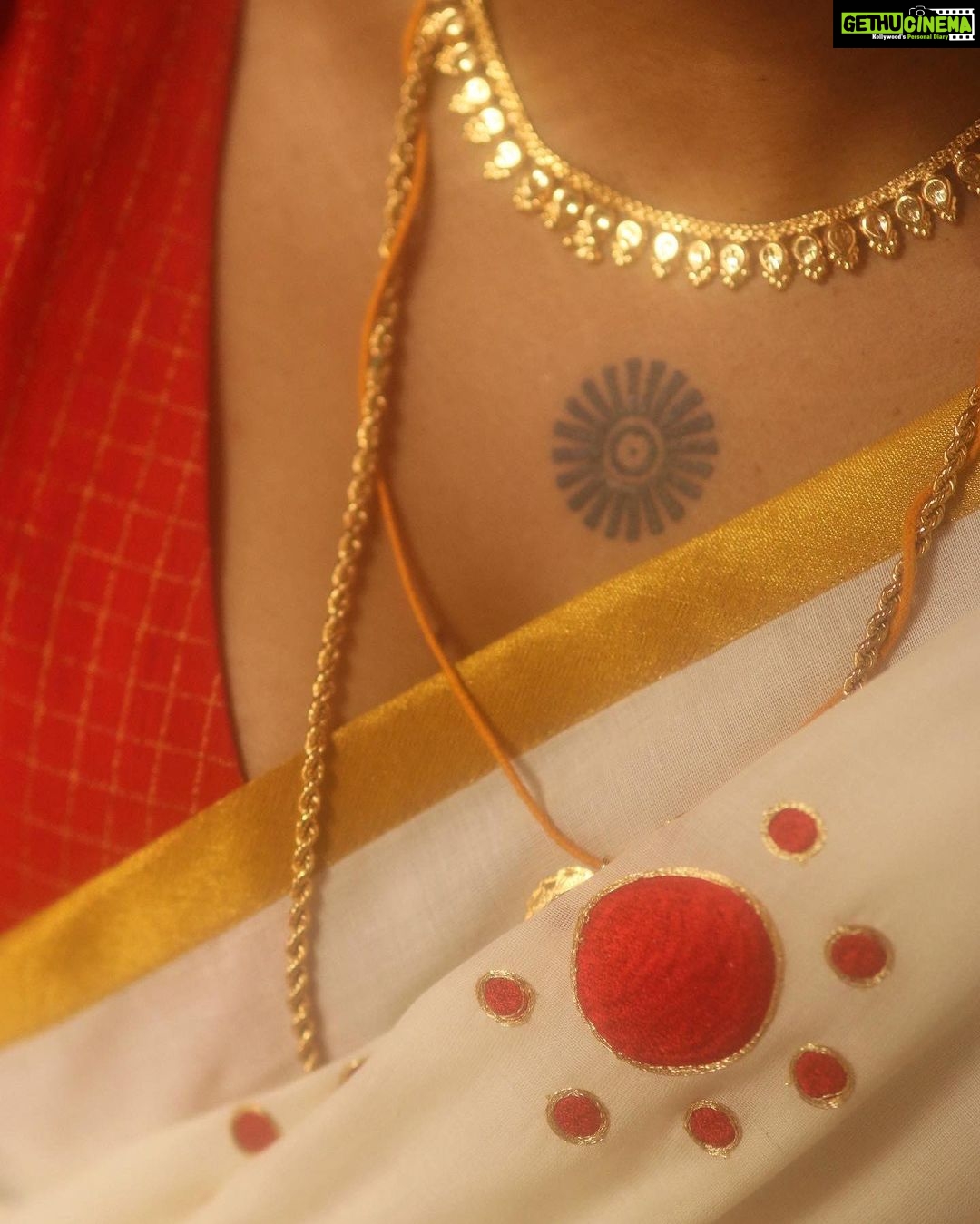 Nimisha Sajayan Instagram - Charulata✨ Shot for @pranaahbypoornimaindrajith Conceptualised by @poornimaindrajith Shot by @grapherme Campaign Direction by @meriannak at @labfour13 Post edit by @expectczarcasm Photographed by @jaisonmadany HMU: @sujani_suresh.mua Assisted by : @rachna.tom and team Pranaah @_.namithanarayan._ @daisyfatim @rugmas_art @_drishya__ammu_ @24161ammup #pranaahonam #onam2023