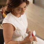 Nisha Agarwal Instagram - How did I upgrade my skincare routine with just 1 simple change >> Using cleaner water from @kohler_india Filter Shower! 😍 Not only does it remove heavy metals and impurities, but has 5 different shower modes. Feel relaxed with the Rain Spray or switch to Focus Spray for a thorough hair wash! 🚿 Order the Kohler Filter Shower now : https://shopkohler.in/ @lbb.mumbai #collab #KohlerIndia #kohler #filtershower #theboldlookofkohler #lbbkohler