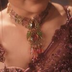 Nisha Agarwal Instagram - Regal in this intricately designed attire by @t.and.msignature and delicate jewelry by @m.o.dsignature Outfit @t.and.msignature Jewelry @m.o.dsignature Make up @billymanik81 Hair @hairmakeupbymeenal #regal #vintage #vintagestyle
