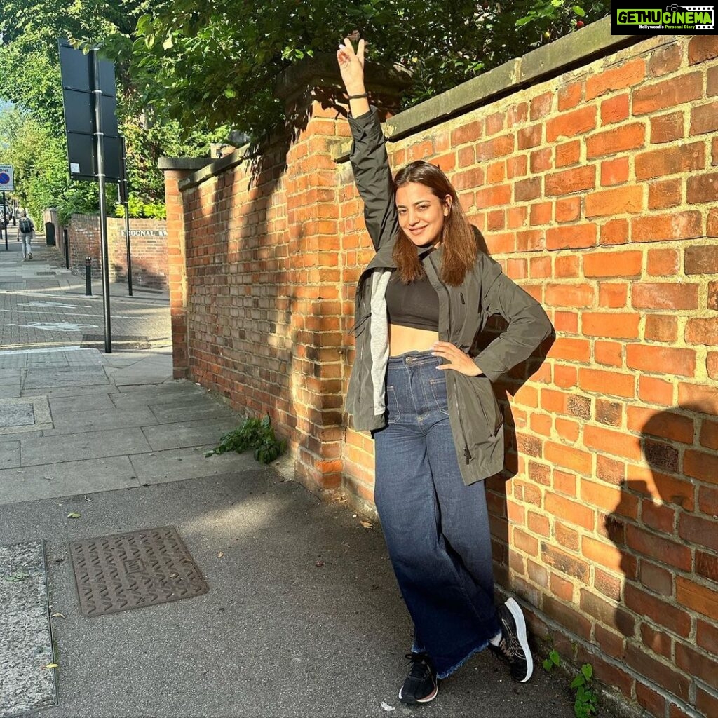 Nisha Agarwal Instagram - When I got some 🌤 in London ❤ This @weareperona Olive Melina Parka Jacket was my savior through wind and rain ❤ it is light weight and easy to carry, it has a cotton lining that keeps u warm and to top it all it looks super smart ❤ London, United Kingdom
