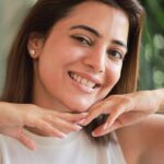Nisha Agarwal Instagram - Ceramides and hydration are the theme for every season when it comes to skincare for me. Absolutely loving the results after using the @dotandkey.skincare barrier repair face cream packed with five essential ceramides to protect your skin barrier, is lightweight and nonsticky. Hello Hydrated skin 💙 Code- NISHA15 #dotandkey #ad