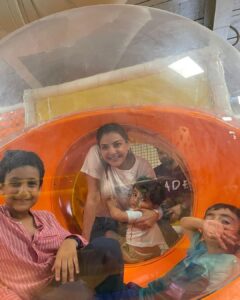 Nisha Agarwal Instagram - Happy Rakshabandhan ❤️ May this day build an eternal bond of love, care, support, respect and security, be it your brother or sister. 

Sending love @kajalaggarwalofficial @vikagg82 @kitchlug @thedailysoapcompany @anshoocooper 

Wearing @shopmulmul