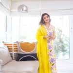 Nisha Agarwal Instagram - It's a Desi Pinterest Summer vibe ☀️ 🌿🌸🌻🌻🌻 Wearing: @theburntsoul Jewels: @illuminate_shine_everyday MUA : @khush.mua Hair : @pallavigadade #indianfestive #festiveindianwear