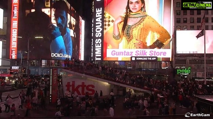 Nisha Bano Instagram - Proud Moment ❤ Punjabi Suit , Punjabi Culture #timessquare #newyorkcity ❤❤🫶🏻🙏🏻✌🏻 @nishabano thanku @guntazsilkstore 🥰 #nishabano #punjabisuit #punjabiculture #proudtobepunjabi #blessed Time Square, New York