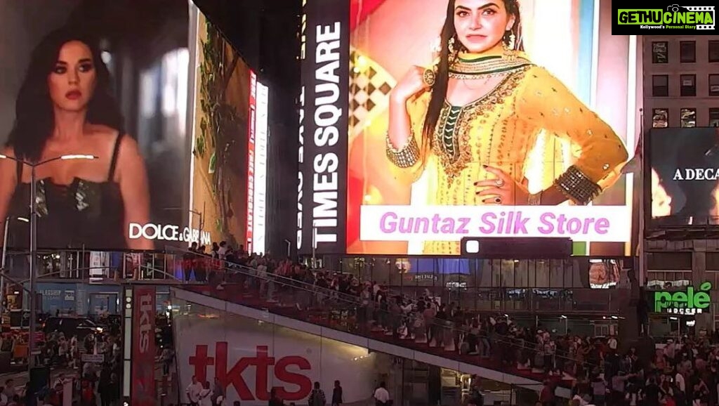 Nisha Bano Instagram - Proud Moment ❤ Punjabi Suit , Punjabi Culture #timessquare #newyorkcity ❤❤🫶🏻🙏🏻✌🏻 @nishabano thanku @guntazsilkstore 🥰 #nishabano #punjabisuit #punjabiculture #proudtobepunjabi #blessed Time Square, New York