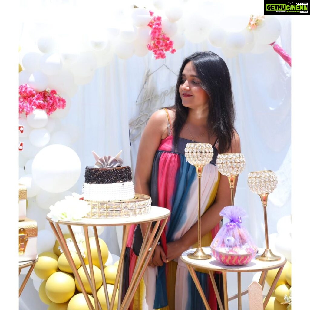 Nisha Ravikrishnan Instagram - 9.6.2023 🧸 Here for cake , and cake only 🧁 happy birthday to me🧚‍♀️ Pc: @manjunathmagaji24 Event: @lavishevents.in #nimmanisharkn 🖤🤍