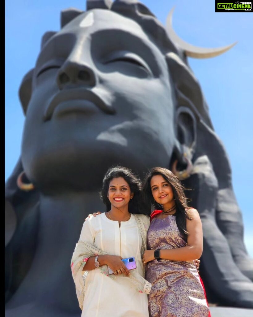 Nisha Ravikrishnan Instagram - Happy Birthday CocoMa 🧸🧿 I may not be there during your happy days..but i promise il stand by your tough times☺️🤜 Not just a party friend ...even a temple friend forever 🙈 Finally a long time wish fulfilled ☺️ n your bdy done right 🙏 I love You Sakhi ❤️🙈😘 Har Har Mahadeva 🙏🌸 #anvisha 🧿 Adiyogi Shiva statue