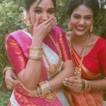 Nisha Ravikrishnan Instagram - Tumba aase inda madiro transition reel 🙈 #ourfirstevertry #anvisha 🧿 #nimmnisharkn 🖤🤍