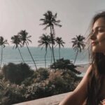 Nisha Ravikrishnan Instagram - I always see you in every sunset 🧸 #bee🐝boo🐻 #nimmanisharkn 🖤🤍 Goa, India