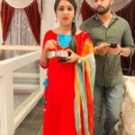 Nisha Ravikrishnan Instagram - మా ఇల్లు పోయింది 😂😂 #AmmayiGaru #ZeeTelugu #ZeeOnTheGoReels #TrendingReelsOnZee @nisha_milanaa @yashwanth_gowda_official__