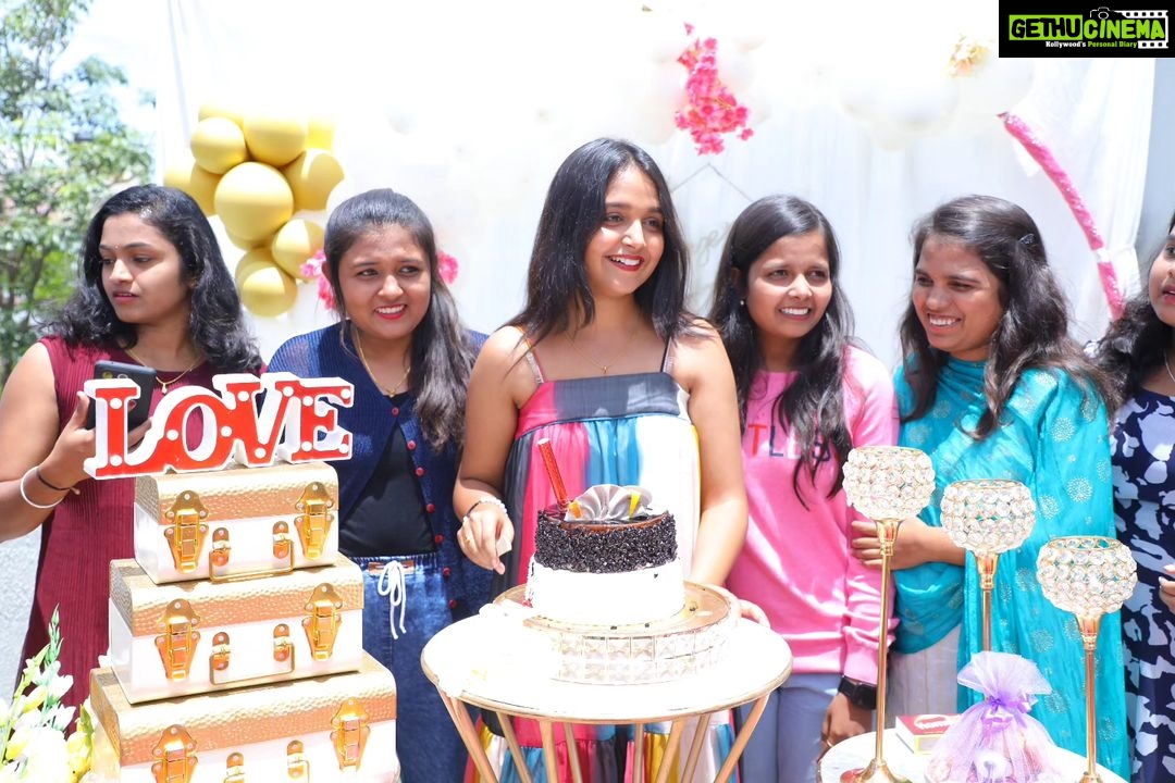 Nisha Ravikrishnan Instagram - Just wanted to thank πππ§βπ€βπ§π§βπ€βπ§π from the bottom of my heart for all the birthday wishes. I am speechless and I love you guys so much π«Ά I couldn't have had a better birthday & I can't believe I have so many beautiful, kindhearted people in my life, who cares for me the way they do. Greatest gift I could ever getπ₯². I am truly blessed to have so many reach out with birthday wishes. Thank you all for being part of my day and making it so special π€ I am so lucky and happiiii and thankful ππ #nimmanisharkn π€π€