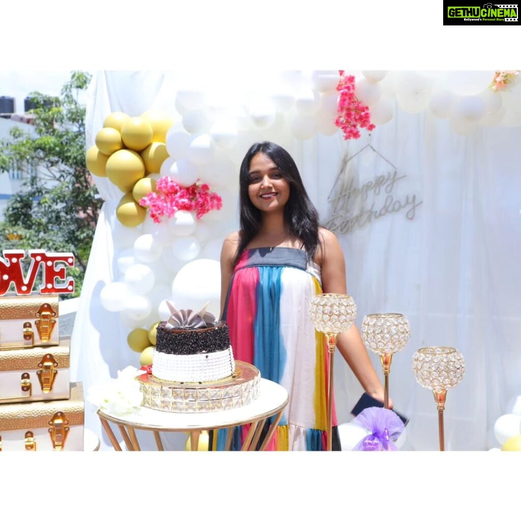 Nisha Ravikrishnan Instagram - 9.6.2023 🧸 Here for cake , and cake only 🧁 happy birthday to me🧚‍♀️ Pc: @manjunathmagaji24 Event: @lavishevents.in #nimmanisharkn 🖤🤍