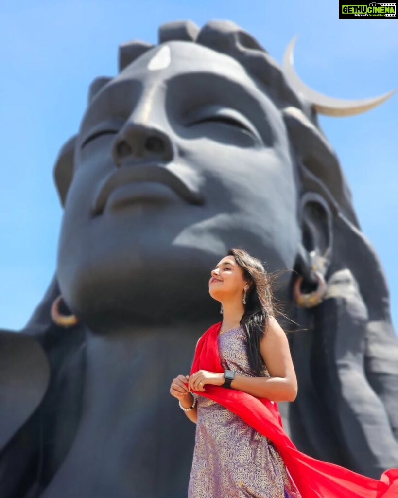 Nisha Ravikrishnan Instagram - Har Har Mahadev 🕉 #nimmanisharkn 🤍🖤 Coimbatore