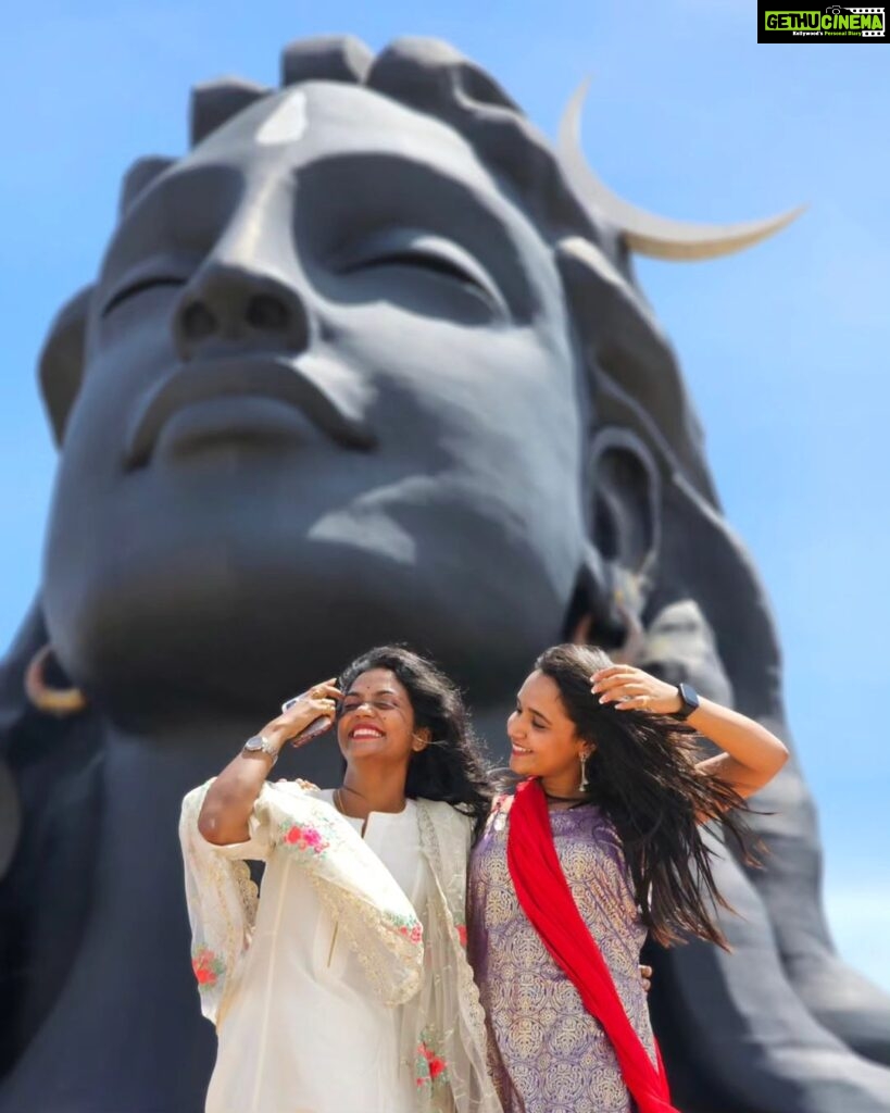 Nisha Ravikrishnan Instagram - Happy Birthday CocoMa 🧸🧿 I may not be there during your happy days..but i promise il stand by your tough times☺️🤜 Not just a party friend ...even a temple friend forever 🙈 Finally a long time wish fulfilled ☺️ n your bdy done right 🙏 I love You Sakhi ❤️🙈😘 Har Har Mahadeva 🙏🌸 #anvisha 🧿 Adiyogi Shiva statue