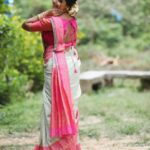 Nisha Ravikrishnan Instagram - ನನ್ನ ಎದೆಯ ಬೀದಿಯಲಿ ಹೊಂಗನಸ ವ್ಯಾಪಾರಿ ನೀ....🐻 #bee🐝boo🧸 #nimmanisharkn 🖤🤍