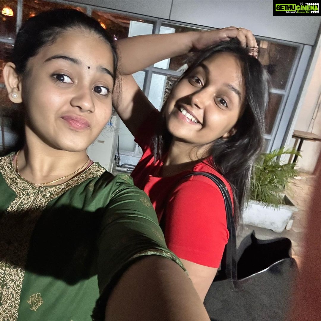 Nisha Ravikrishnan Instagram - Nights like this with @nisha_milanaa @usharavikrishnan and Amma πΈβ₯οΈ π-@clouddining #meghanasunil #feature #foryou #explorepage #sisters #dinnerdate #hadfun #trending #nishamilana #instagram #insatgood #instamood #lifestyle #love