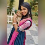Nisha Ravikrishnan Instagram - Today's good mood is sponsered by my brownie fattu puppy 🙈🥰🤌🏻 And yes it's never just a dog .......... Happy evening everyone 🙌 #nimmanisharkn 🖤🤍