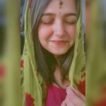 Nisha Ravikrishnan Instagram - Being called ""🙈 "I wish you knew " 🐻🤞 Pov : Dear heart,, calm down #bee🐝boo🧸♾️ #nimmanisharkn 🖤🤍