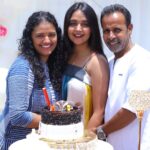 Nisha Ravikrishnan Instagram - There's no word to describe what you both mean to me. There's nothing that I can repay for what you've done to me. There's no-one that could replace you both . There's no-way to regret being your child, There's no imagination what I would be without you. For all the times that I forgot to thank-you, for all the special litte things you do, for all the words that sometimes go unspoken, I need to say,'' I love you, both, I do." Happy anniversary to the best parents anyone could ask for .....💕 @usharavikrishnan #nimmanisharkn 🖤🤍