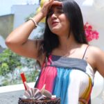Nisha Ravikrishnan Instagram - -kinda bright 🌞 #bee🐝boo🧸 #nimmanisharkn 🤍🖤