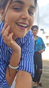 Nisha Ravikrishnan Instagram - ಒಂಥರ ಹಿಡಿಸಿದೆ ಮನಸಿಗೆ ನೀನು 
#😍😎🖤❤️
#🖤🐻🤍
#anvisha🧿 

Loved the choreography 🥳
