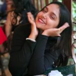 Nisha Ravikrishnan Instagram - IDK......¡!¿? 🫣 Pc : @anvithasagar 🧿🤌 #nimmanisharkn 🖤🤍