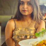 Nisha Ravikrishnan Instagram - Camera crumbs 📷 #bee🐝boo🧸 #nimmanisharkn 🖤🤍