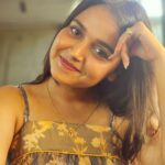 Nisha Ravikrishnan Instagram - Camera crumbs 📷 #bee🐝boo🧸 #nimmanisharkn 🖤🤍