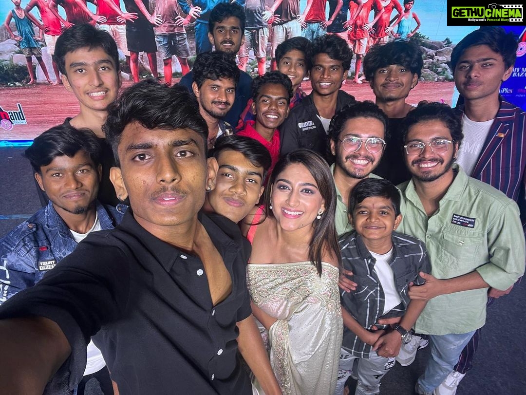 Nishvika Naidu Instagram - ಕಪಿ ಸೇನೆಯು ನನ್ನದೊಂದಿದೆ 🐒 All of my boys coming to the Theater this September 23rd to stun you , can’t wait for all of you to see the hard work they’ve put in to create guru sishyaru , so proud of each one of them and lots of love to them ❤️ #gurusishyaru TRAILER LINK IN MY BIO 👻