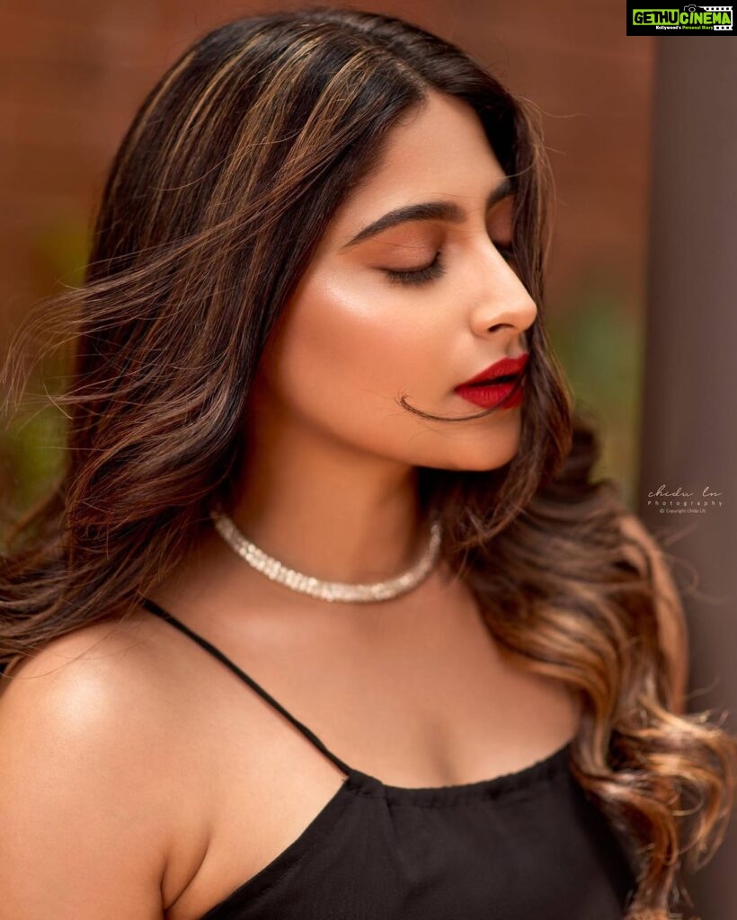 Nishvika Naidu Instagram - 🖤🖤🖤🖤 Photography - @chidu.ln_portraits Outfit - @itihas_sagar Make up - @makeupbyabhilasha Hair - @harshasingh512 Location @gawkygooseofficial