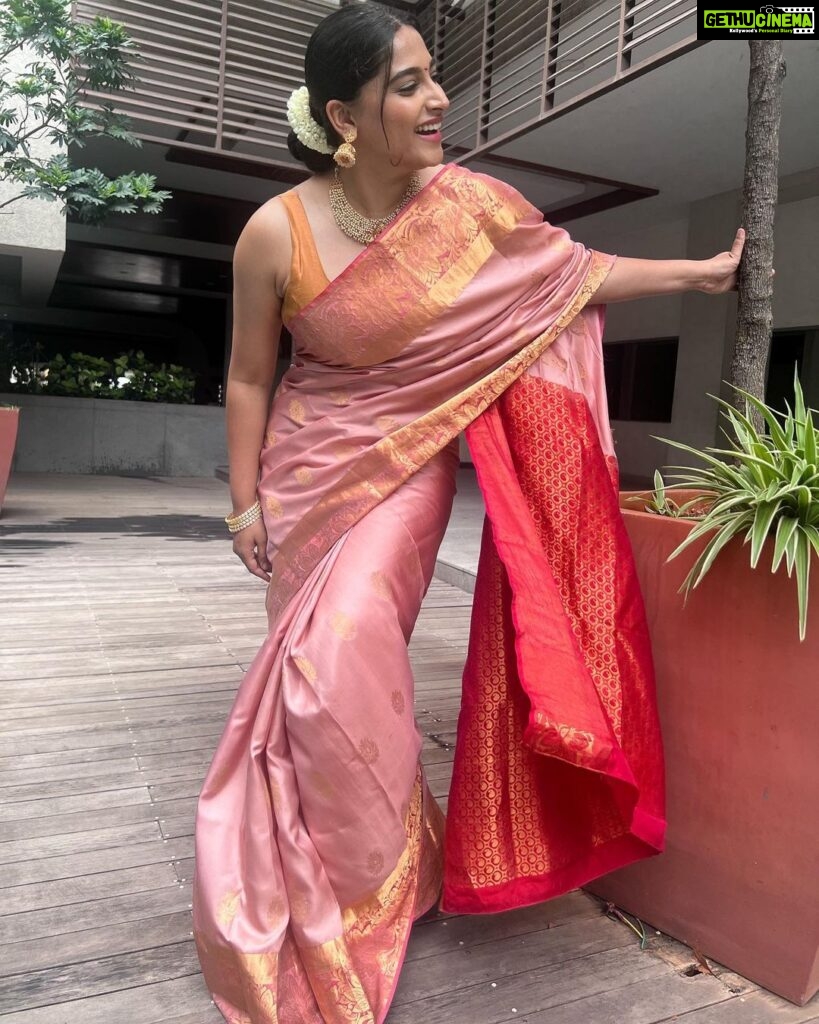 Nishvika Naidu Instagram - We are all smiles for saree ❤