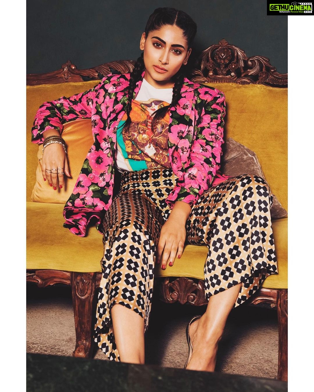 Nishvika Naidu Instagram - Boss like ππ½ββοΈ Photographer: Abilash Ramadass @itsabilash7 Stylist: Pious John @adampallil Makeup & Hair: Monalisa Wu @monalisawu Photography assistant: Upendra Hunnur @upe3531 Post production: Krasulina @retoucher.krasulina Location courtesy: Sarjapur socials @socialoffline #abilashramadassphotography x #nishvika x #adampallil x #monalisawu