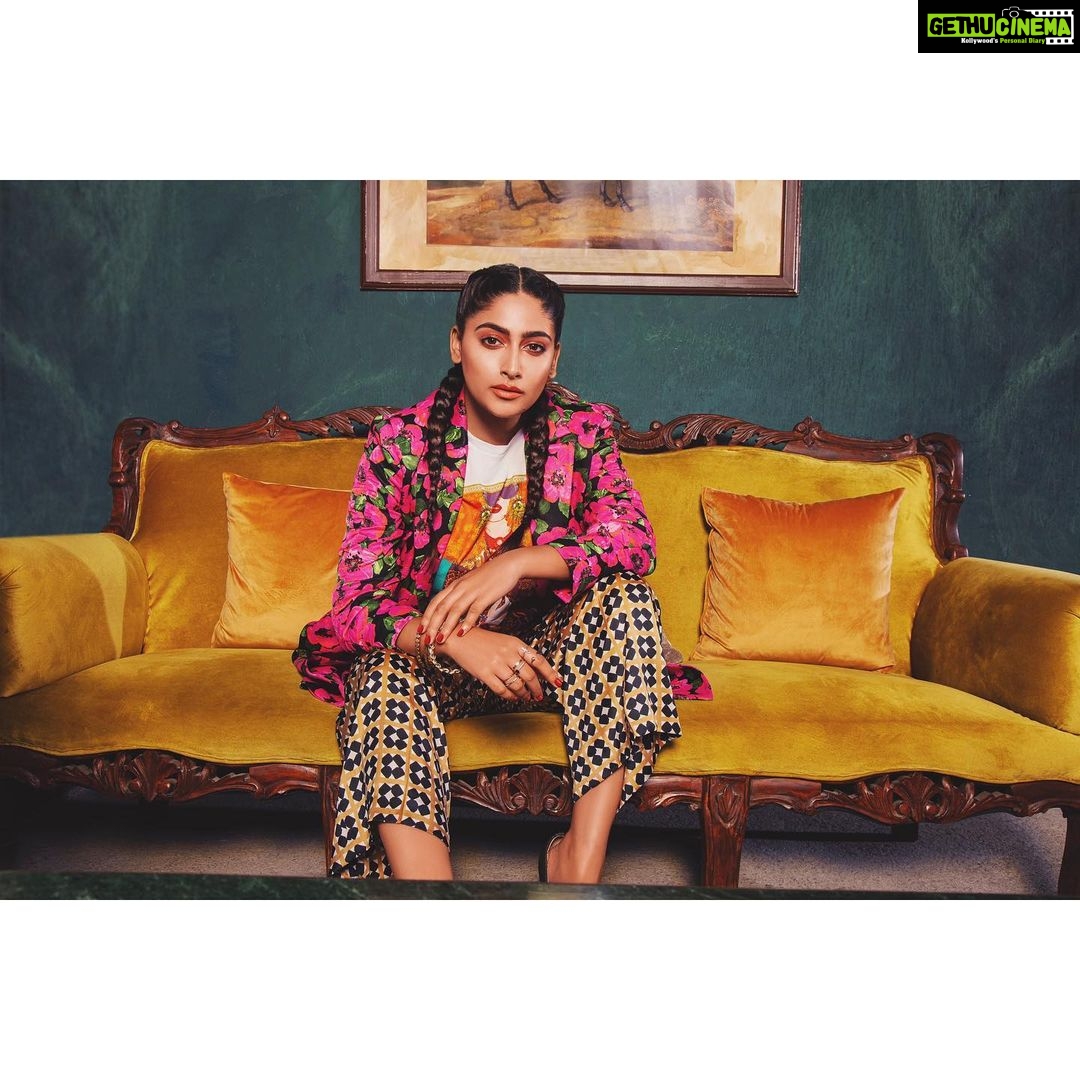 Nishvika Naidu Instagram - I love this look , I wish Iโd always looked this cool ๐ Photographer: Abilash Ramadass @itsabilash7 Stylist: Pious John @adampallil Makeup & Hair: Monalisa Wu @monalisawu Photography assistant: Upendra Hunnur @upe3531 Post production: Krasulina @retoucher.krasulina Location courtesy: Sarjapur socials @socialoffline #abilashramadassphotography x #nishvika x #adampallil x #monalisawu