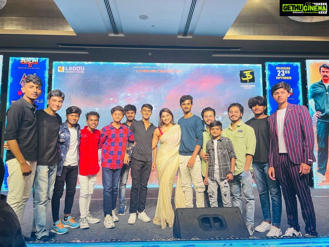 Nishvika Naidu Instagram - ಕಪಿ ಸೇನೆಯು ನನ್ನದೊಂದಿದೆ 🐒 All of my boys coming to the Theater this September 23rd to stun you , can’t wait for all of you to see the hard work they’ve put in to create guru sishyaru , so proud of each one of them and lots of love to them ❤️ #gurusishyaru TRAILER LINK IN MY BIO 👻