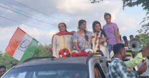 Nishvika Naidu Instagram - ವರುಣ ಕ್ಷೇತ್ರದ ಜನರೇ, ನೀವು ನನ್ನ ಮೇಲೆ ತೋರಿದ ಎಲ್ಲಾ ಪ್ರೀತಿ ಮತ್ತು ದಯೆಗೆ ನಾನು ಆಭಾರಿಯಾಗಿದ್ದೇನೆ 🙏🏽

ನಿಮ್ಮ ಪ್ರತಿಕ್ರಿಯೆಗಾಗಿ ಧನ್ಯವಾದಗಳು. ಜೈ ಕರ್ನಾಟಕ