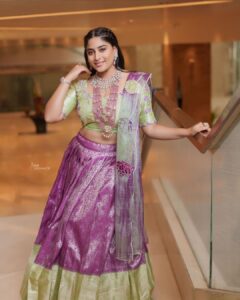 Nishvika Naidu Instagram - For @thejewelleryshow 
Outfit -  @knari.in @vee.dabee 
Jewellery - @gajraj_jewellers & @sri_ganesh_sadashivnagar 
Captured by @arunkummar_portraits