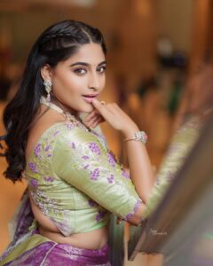 Nishvika Naidu Instagram - For @thejewelleryshow Outfit - @knari.in @vee.dabee Jewellery - @gajraj_jewellers & @sri_ganesh_sadashivnagar Captured by @arunkummar_portraits