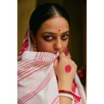 Nithya Menen Instagram - Charulata (Bengali: চারুলতা,) Indian drama film written and directed by Satyajit Ray. Based upon the novel Nastanirh by Rabindranath Tagore, Reimagine is an attempt to take a fresh look at the characters and about spinning a new story out of them. But all are re-interpretations with an intriguing approach while retaining the visual essence of the original works. Creative direction and styling, make-up done by @rishabhad Clothes @parama_g Photography @sauvicksengupta