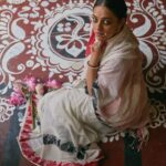 Nithya Menen Instagram - Charulata (Bengali: চারুলতা,) Indian drama film written and directed by Satyajit Ray. Based upon the short story Nastanirh by Rabindranath Tagore, Reimagine is an attempt to take a fresh look at the character and spin a new story out of it. But all are re-interpretations with an intriguing approach while retaining the visual essence of the original works. Creative direction and styling, make-up done by @rishabhad Clothes @parama_g Photography @sauvicksengupta