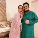 Nitibha Kaul Instagram – Rakshabandhan ‘23 ✨🤍

The last slide is my fav 😂🤌🏼

Wearing @shopmulmul 

#Rakhi2023 #RakshaBandhan #BrotherSister #TheKauls #IndianFestivals #Rakhi #RakhiOutfit Delhi, India