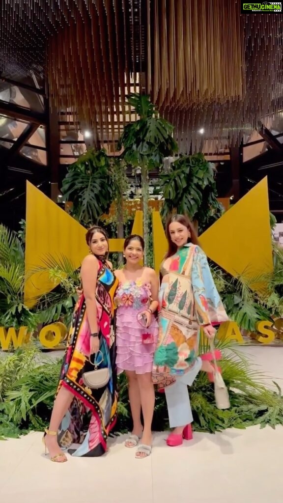 Nitibha Kaul Instagram - The theme for this year’s finale of @worldclass was “Carnival of Colors” so I decided to bring my desi A game with this stunning printed @limerickofficial set with Indian motifs & some diverse colors representing India in all its glory 💙💛💚 💜 🧡 #NKInBrazil #NKTravels #CarnivalOfColors #ColorfulFit São Paulo, Brazil