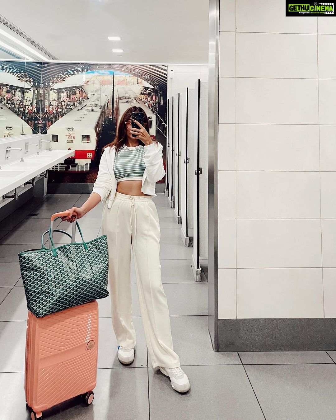 Nitibha Kaul Instagram - 24 hours at the airport between 3 timezones & 2 continents