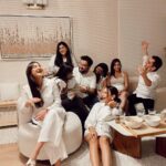 Nitibha Kaul Instagram - The night this house became a home 😭✨ Had my friends over for an impromptu housewarming pizza night & it couldn’t have been more perfect 🤍 We ate, drank, danced, laughed & then some. Had imagined doing a proper housewarming party but honestly, sometimes all you need is a chill night in with no fuss & YOUR people- & this was exactly that 😍 #NKaulsHome #HouseWarming #FriendsLikeFamily #AllWhite #PizzaNight #FriendshipGoals Delhi, India
