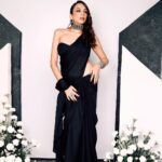 Nitibha Kaul Instagram – No festive fit better than a black Saree ♠️♣️