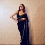 Nitibha Kaul Instagram – No festive fit better than a black Saree ♠️♣️